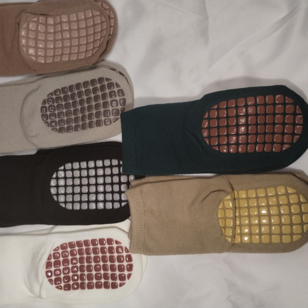 Childrens Non-Slip Grip Socks - Assorted Colors 6 pack